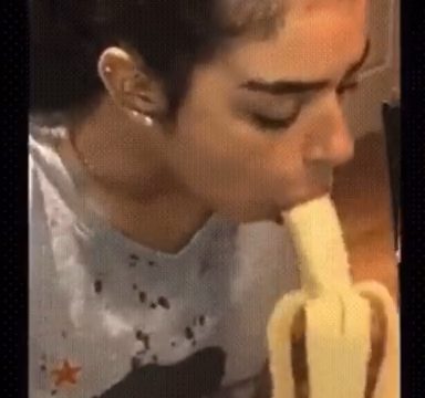 Charli D’amelio leak – Blowjob With Banana !!!